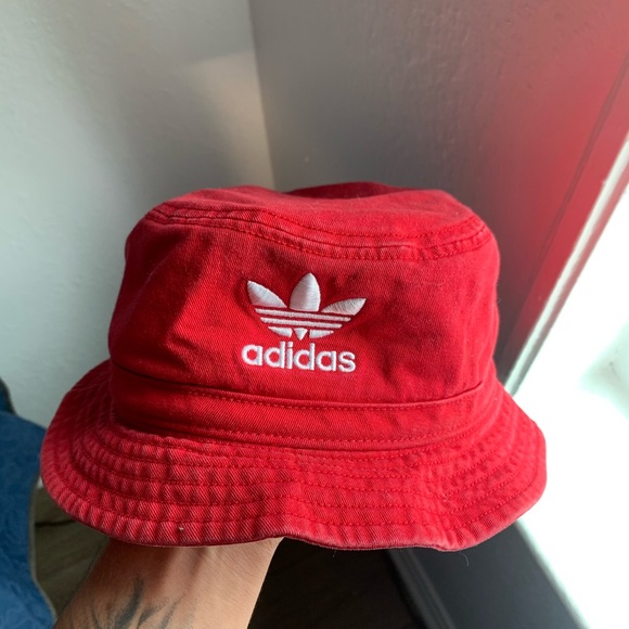 Adidas bucket red - Picture 2 of 5